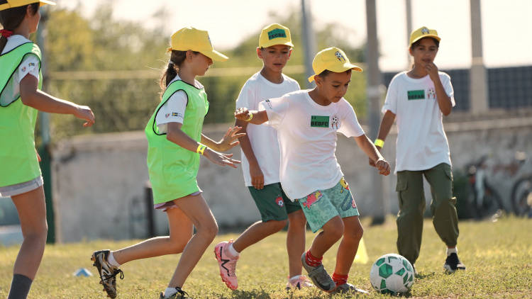 Aplică la proiectul internațional Open Fun Football Schools 2026!