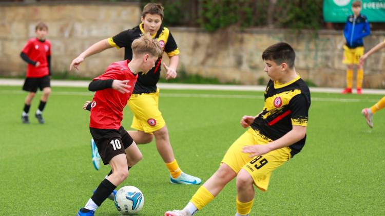 Liga David’s Capital Fotbal în Școli. S-au stabilit finalistele pentru clasele V și VI
