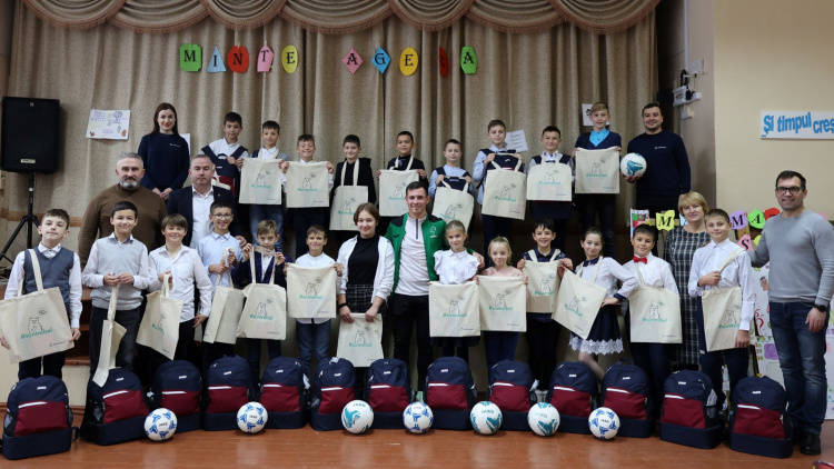 Proiectul ”Fotbal în Școli” la Cimișlia. Echipament sportiv pentru liceul din localitate 