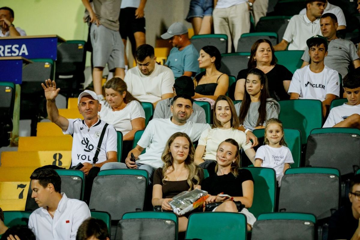 fans%20petr 14724 1756411936