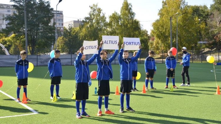 A fost inaugurat un nou teren de fotbal la un liceu din capitală cu suportul FMF
