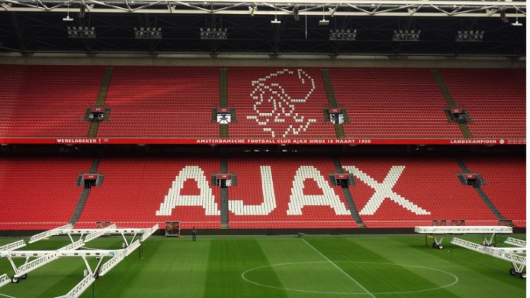 Ajax s-a apropiat de PSV