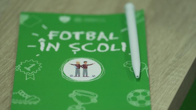 Fotbal în școli. Antrenorii claselor specializate de fotbal au participat la un nou curs de instruire 