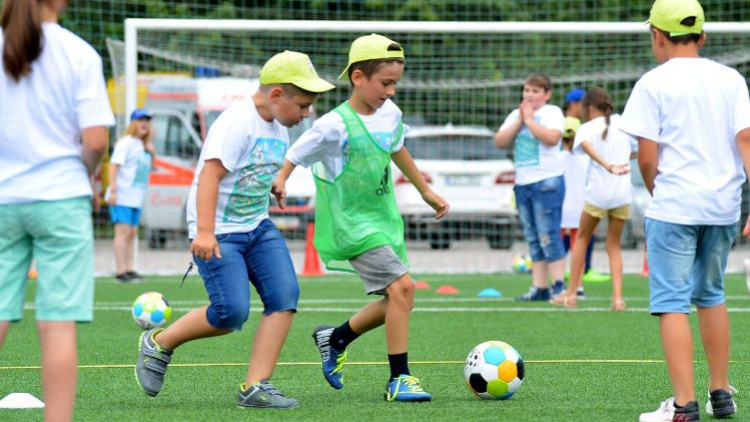 Concurs pentru copii. ”Fotbalul l-a făcut mai bun!”