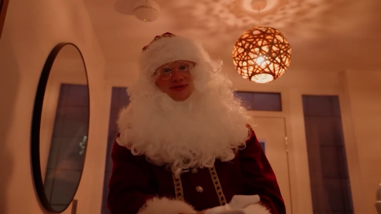 Erling Haaland s-a deghizat în Moș Crăciun