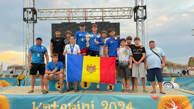 Finală în familie la Campionatul Mondial de lupte pe plajă