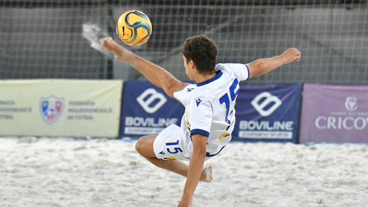 Fotbal pe plajă. Tinerețea și Nistru se califică în finala Campionatului Moldovei