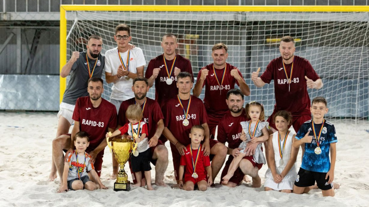 Fotbal pe plajă. Rapid câștigă în premieră Cupa Moldovei!