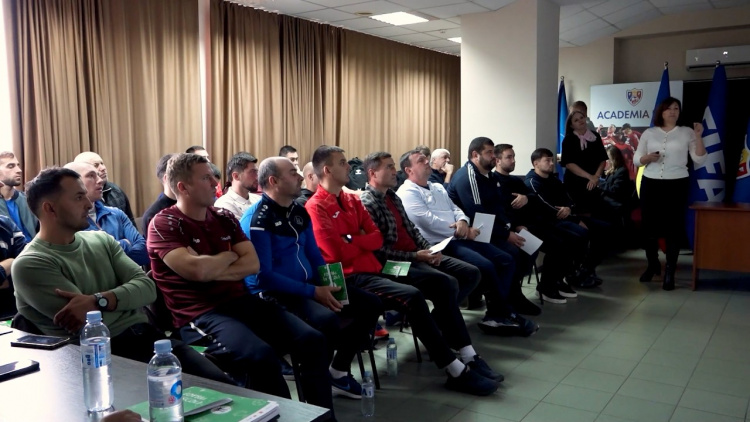 Fotbalul în școli se dezvoltă împreună cu antrenorii