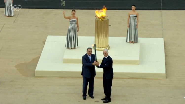 Italia a primit flacăra olimpică