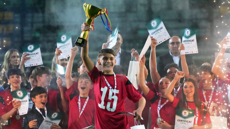 Liceele Alexandru cel Bun din Sîngera și Nicolae Iorga din Chișinău, primele câștigătoare ale turneului Liga David’s Capital Fotbal în Școli 