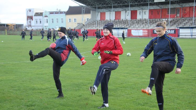 Naționala feminină se pregătește de meciul cu reprezentativa Cehiei