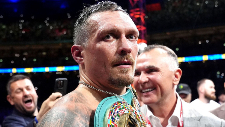 Oleksandr Usyk, primit cu colac și sare la Chișinău