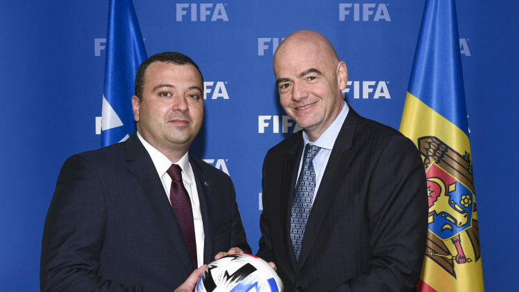 Președintele FIFA, Gianni Infantino felicită Sheriff și FMF