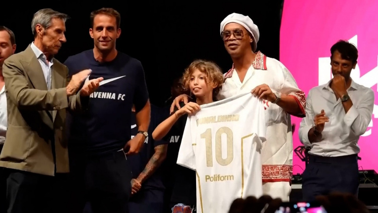 Ronaldinho, prezentat oficial la Ravenna
