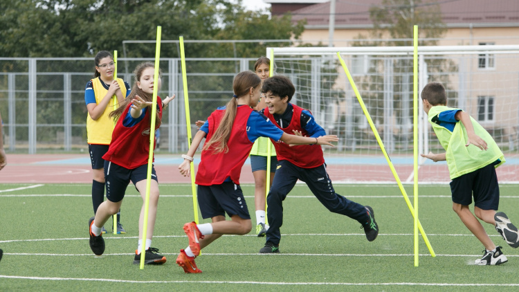 Săptămâna UEFA Grassroots 2025. Recunoaștere pentru profesorii și educatorii care inspiră prin fotbal