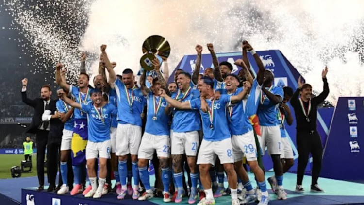 Sărbătoare la Napoli