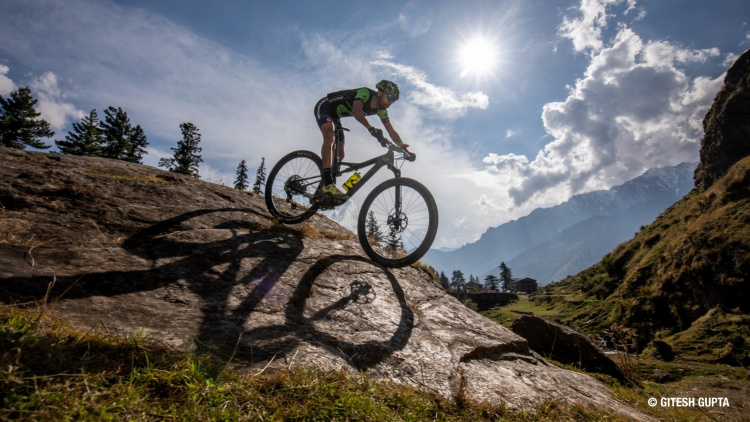 Spectacol de mountain bike urban în India