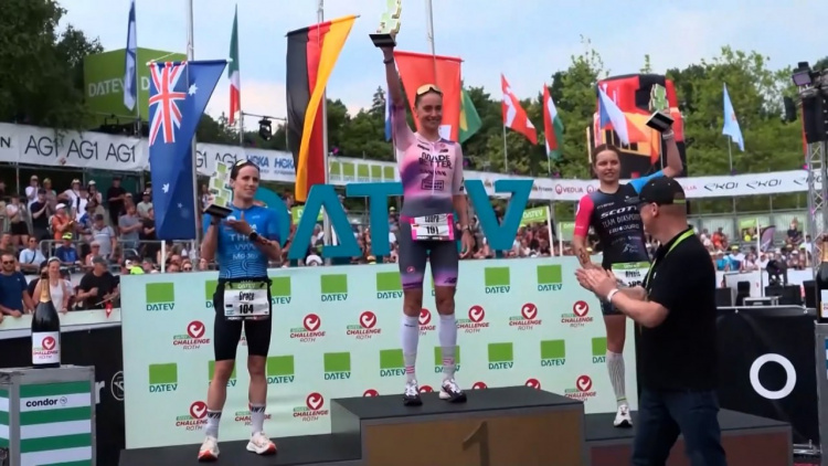 Spectacol total la cel mai mare triatlon din lume