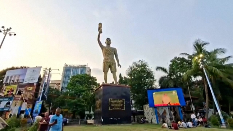 Statuia dedicată lui Lionel Messi a fost demontată