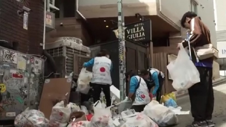 Strânsul gunoiului a devenit un sport