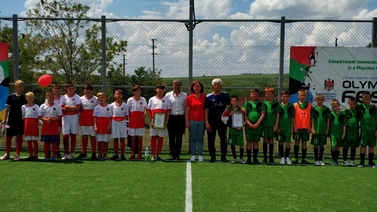 Teren nou de fotbal de ziua copiilor, la Mihailovca, Cimișlia