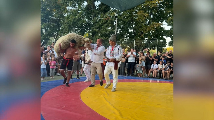 Turneu internațional la trântă în satul Buțeni