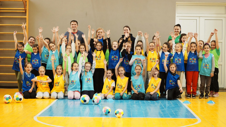 UEFA Playmakers. Fetițele din Ungheni își descoperă puterea prin fotbal și povești Disney