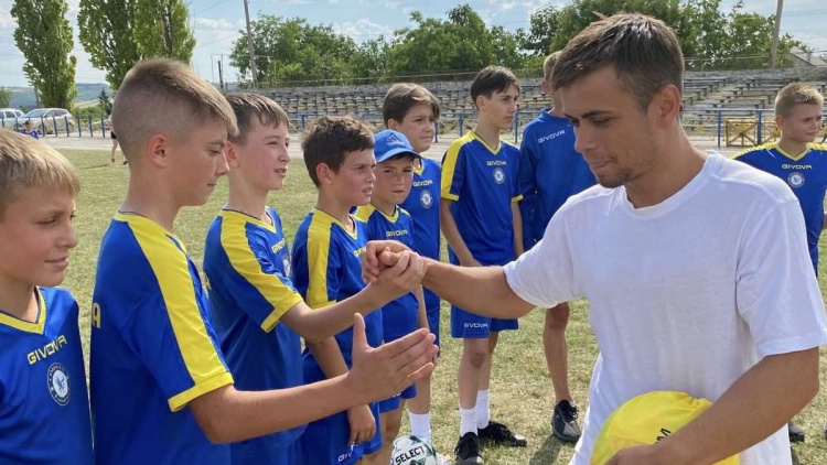 Victor Stînă, în ospeție la tinerii fotbaliști de la FC Cimișlia
