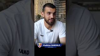 Vladislav Baboglo cântă imnul Moldovei